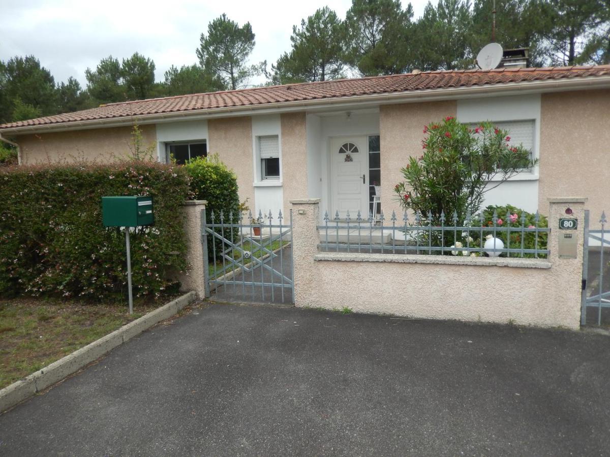 Villa De Guenifey Josse Bagian luar foto
