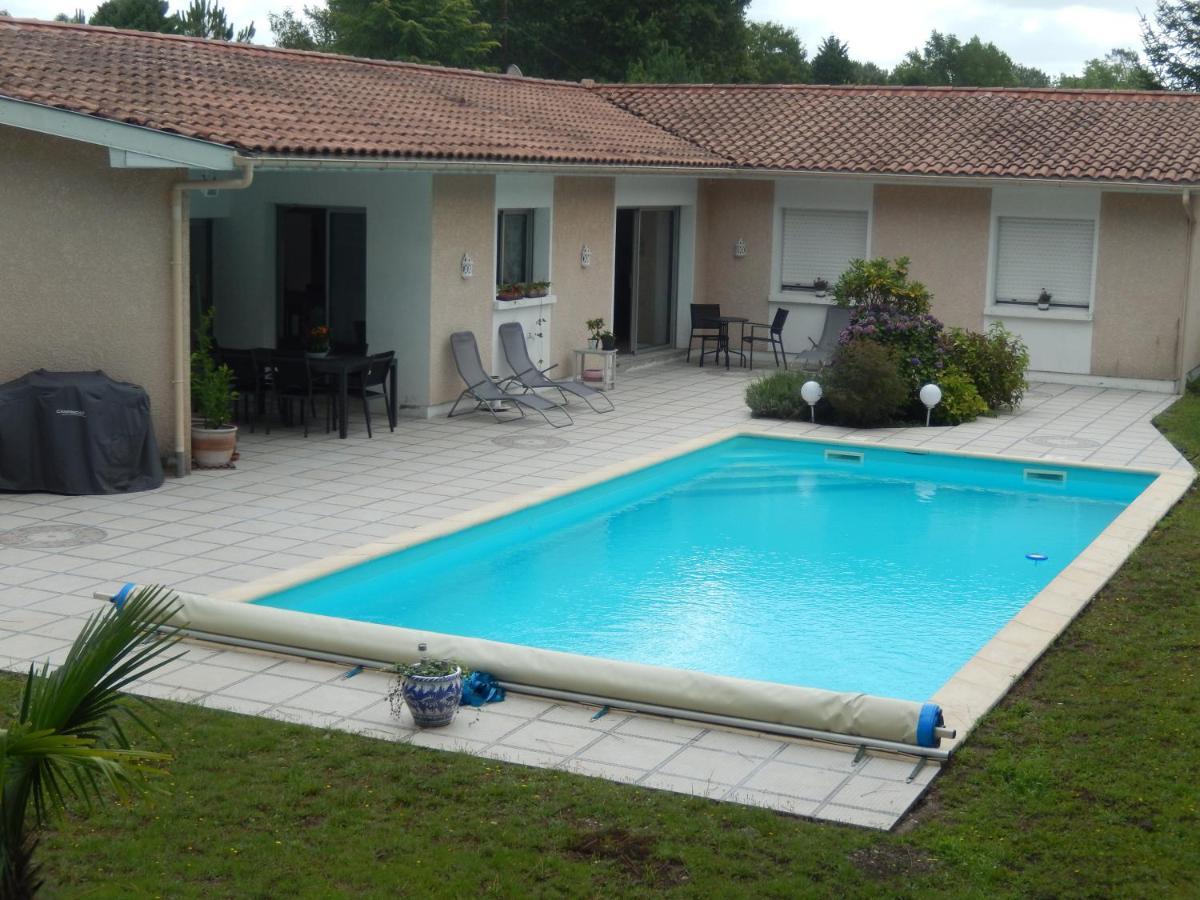 Villa De Guenifey Josse Bagian luar foto
