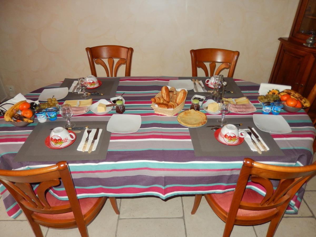 Villa De Guenifey Josse Bagian luar foto