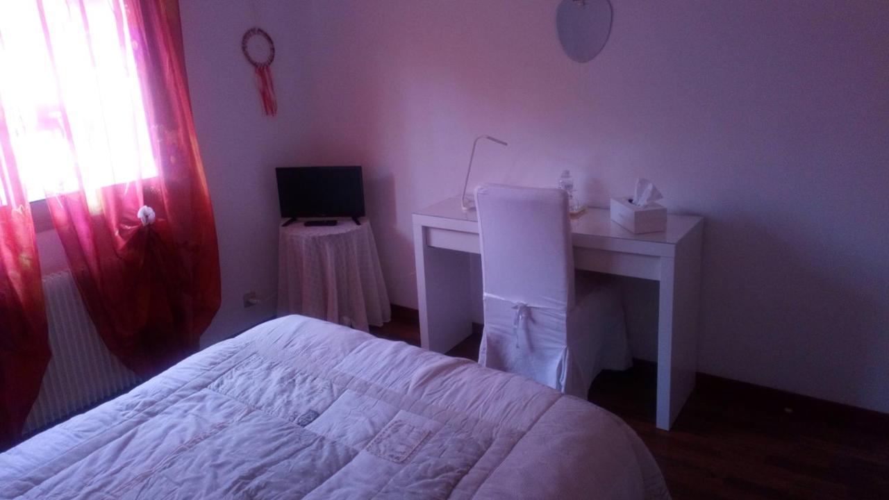 Villa De Guenifey Josse Bagian luar foto