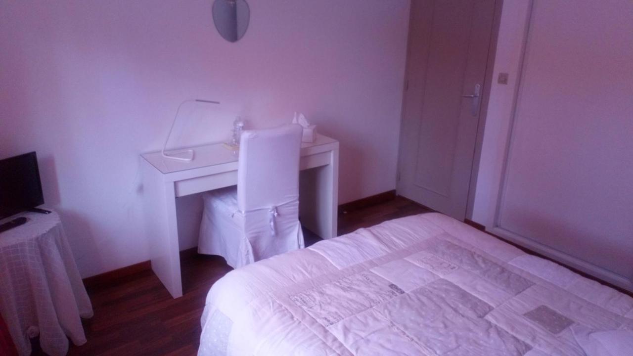 Villa De Guenifey Josse Bagian luar foto