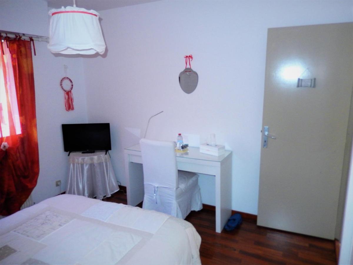 Villa De Guenifey Josse Bagian luar foto