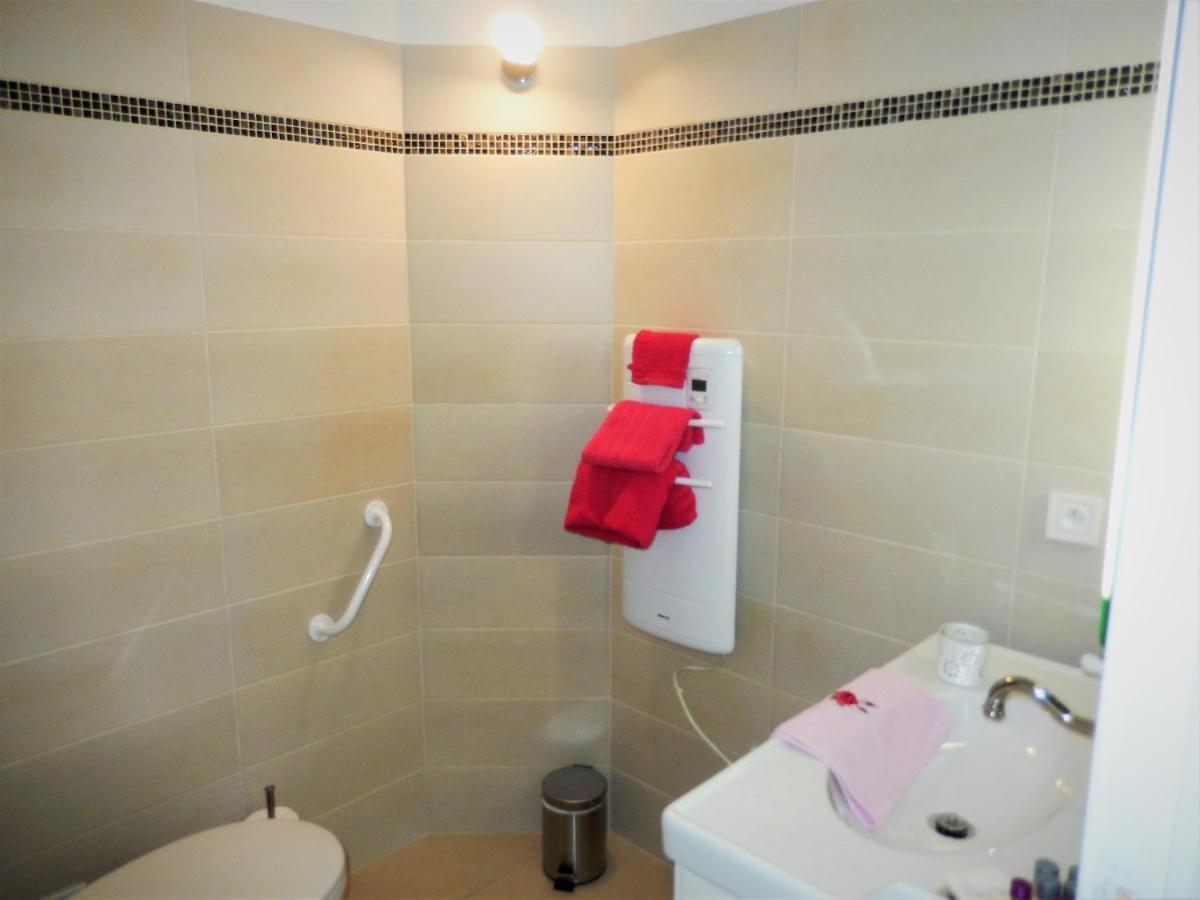 Villa De Guenifey Josse Bagian luar foto