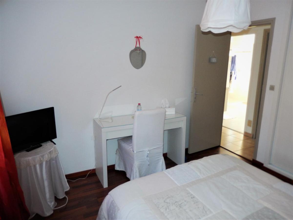 Villa De Guenifey Josse Bagian luar foto